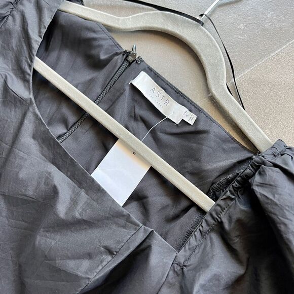 ASTR THE LABEL Mayfair Dress Fit & Flare Stretch Poplin Black Puff Sleeve Cutout - Picture 5 of 6